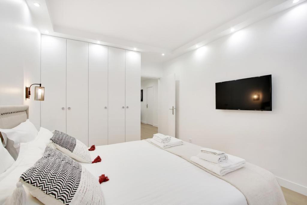 Trocadero/ Eiffel Tower - 3 Bedrooms- All New! 파리 외부 사진