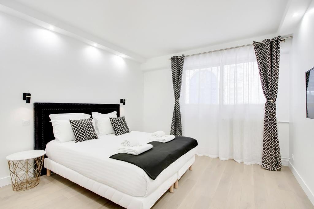 Trocadero/ Eiffel Tower - 3 Bedrooms- All New! 파리 외부 사진