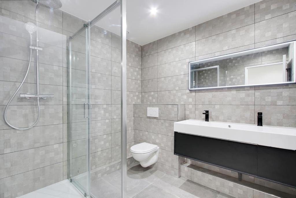 Trocadero/ Eiffel Tower - 3 Bedrooms- All New! 파리 외부 사진